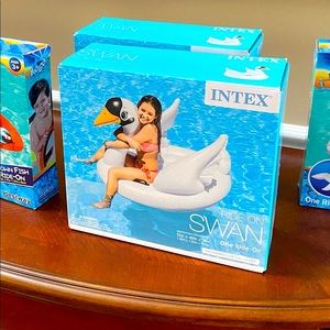 Giant Ride On Inflatable Swan
Swan Inflatable Ride-On, 51" X 40" X 39"